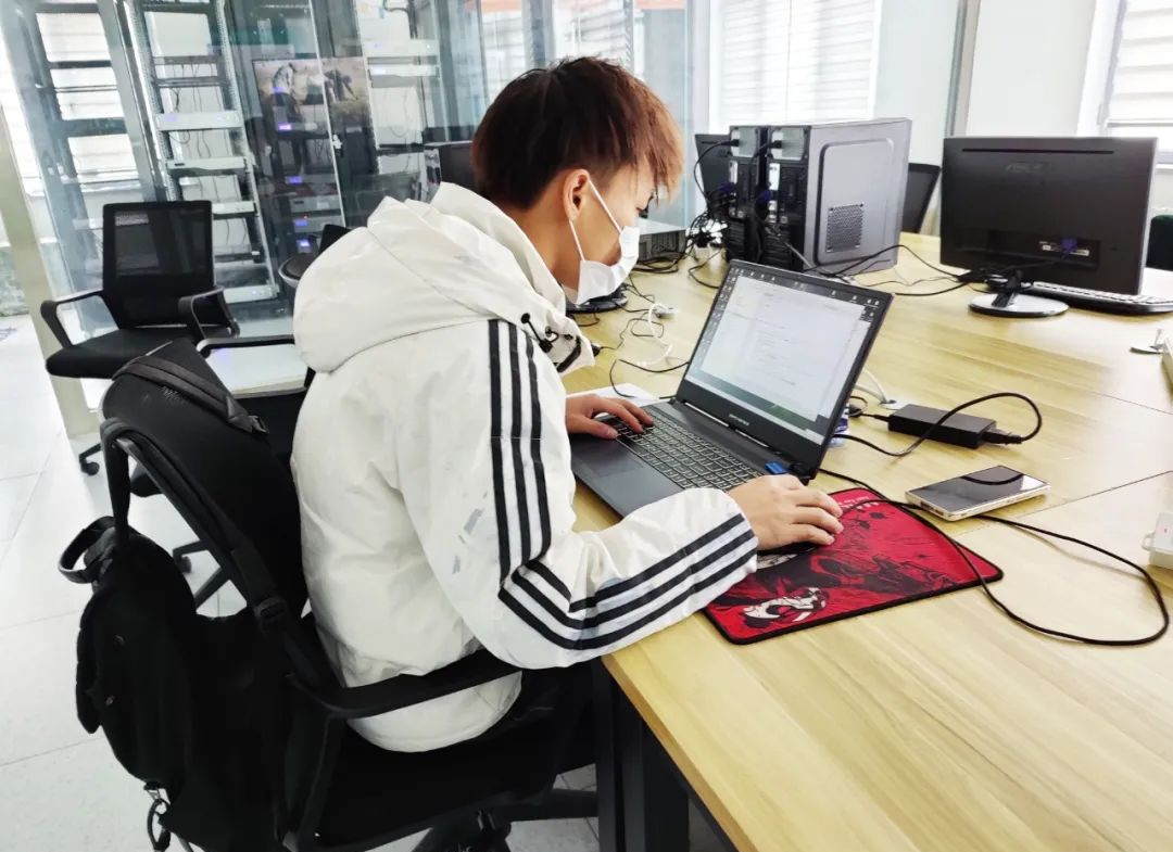 服务客户，凯发k8国际人是认真的!